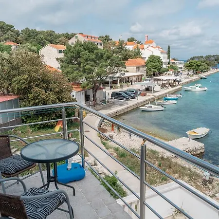 Kamarin Guest house Pomena