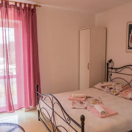 Kamarin Guest house Pomena