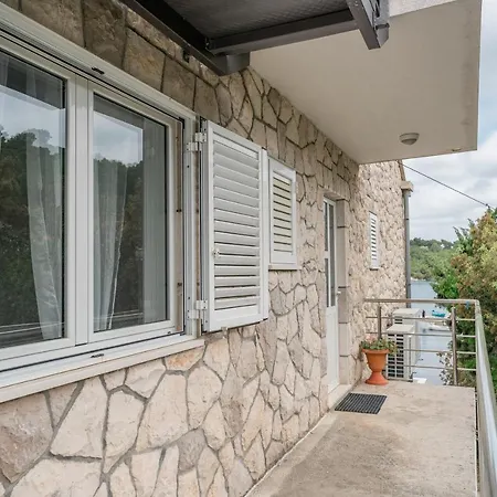 ゲストハウス Kamarin ポメナ