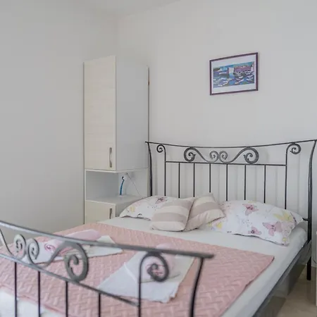 Kamarin Guest house Pomena