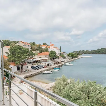 Kamarin Πανσιόν