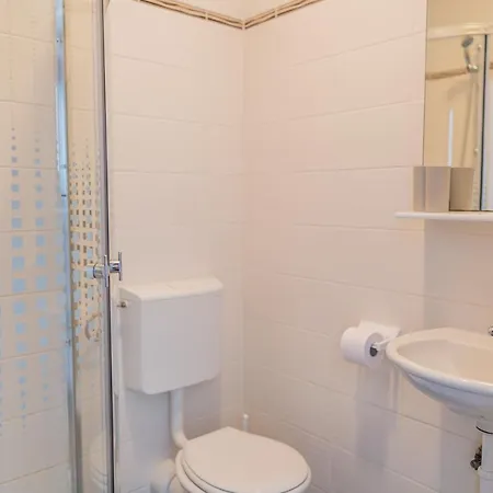 Kamarin Guest house Pomena