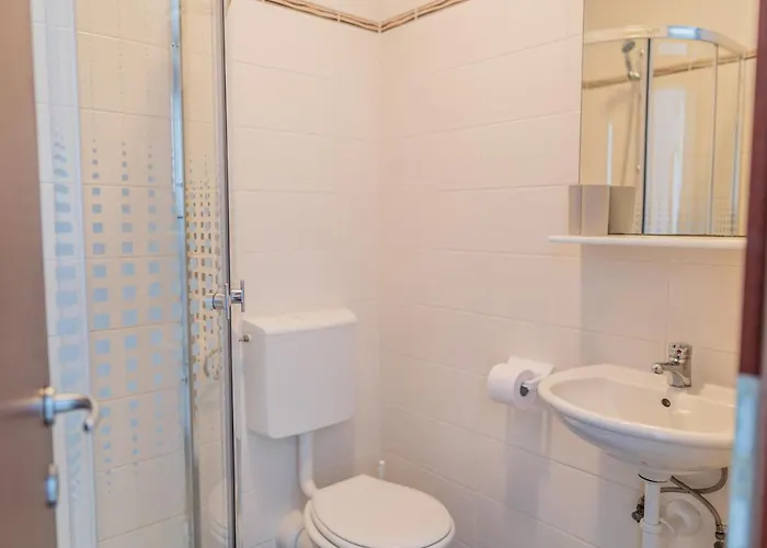 Kamarin Affittacamere Pomena